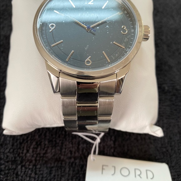 Men’s Watch - Picture 3 of 6